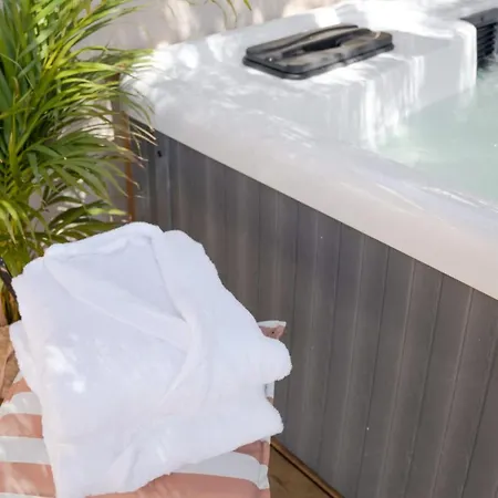Tour Vinea - Jacuzzi Prive & Cinema Immersif 4k Semesterbostad *